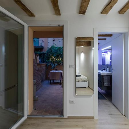 Luxury Suite In The Center I Private Patio & Kitchen Bologna Luaran gambar