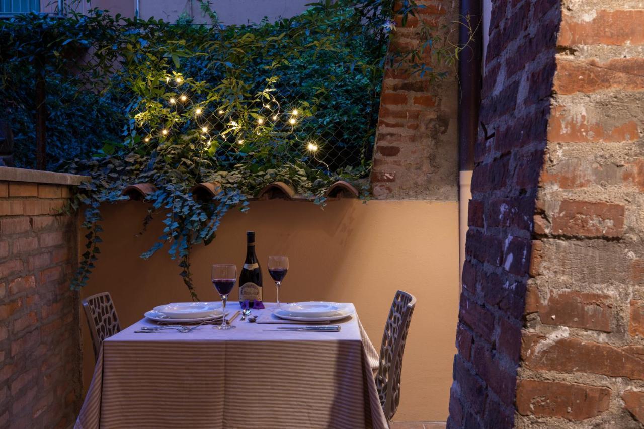 Luxury Suite In The Center I Private Patio & Kitchen Bologna Luaran gambar