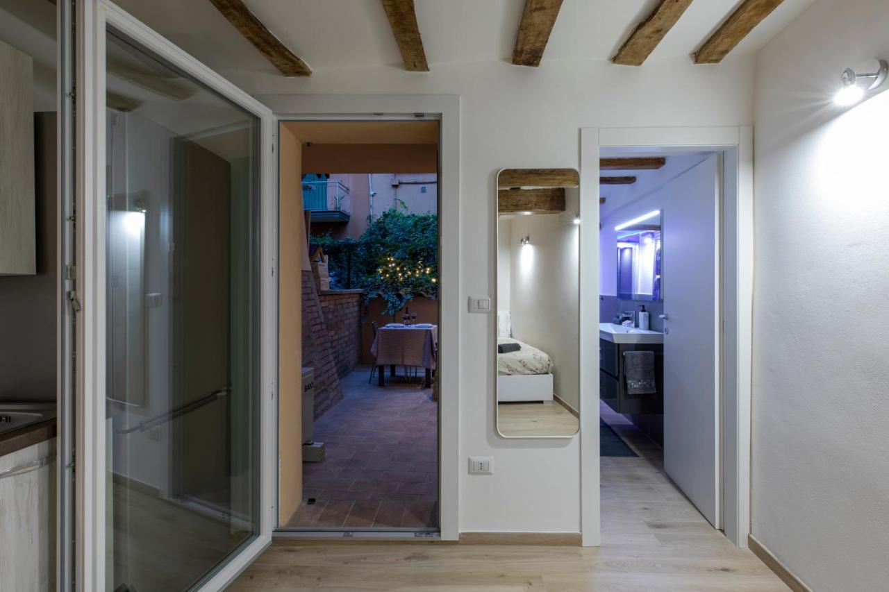 Luxury Suite In The Center I Private Patio & Kitchen Bologna Luaran gambar