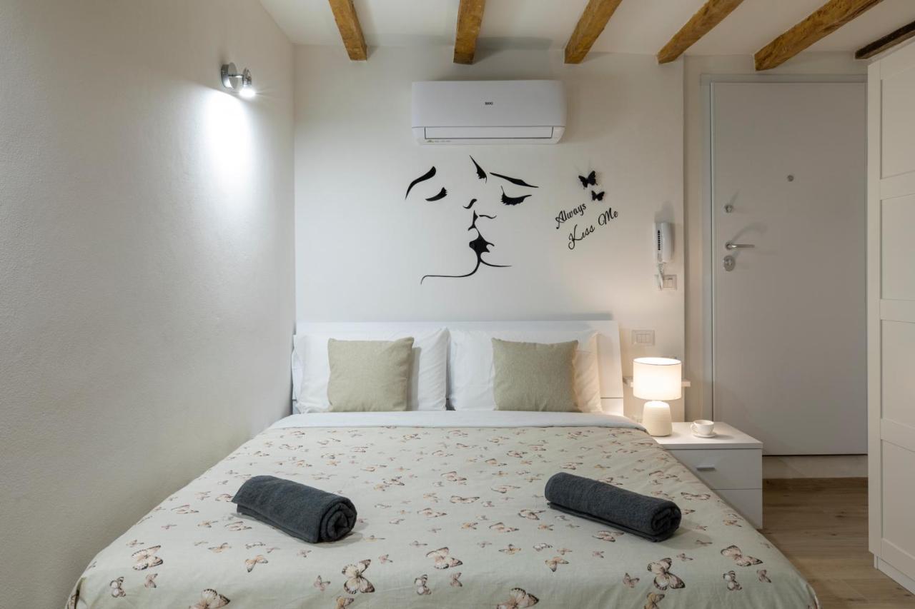 Luxury Suite In The Center I Private Patio & Kitchen Bologna Luaran gambar